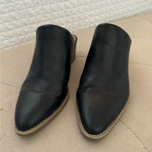 Universal Thread Black Mules